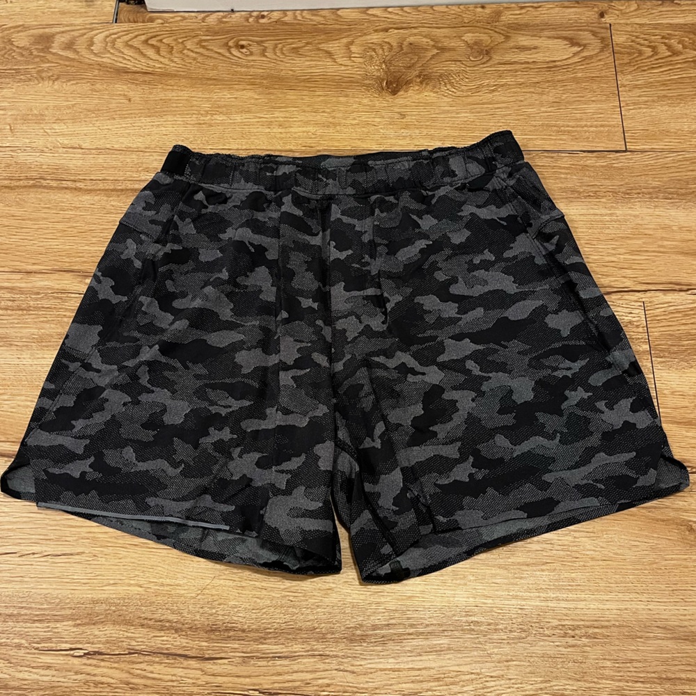 Lululemon Lined Surge Shorts 6” inseam size Large Camouflage Print Shorts